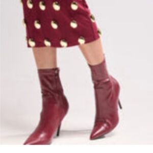 AKIRA AZALEA WANG KATHII BURGUNDY BOOTIE Size 88